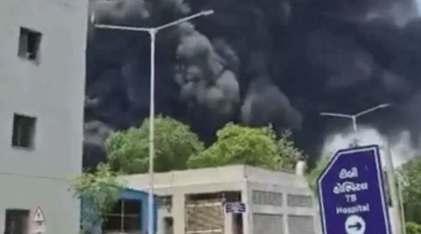 भारतको अहमदावादमा लण्डनका लागि उडेको विमान दुर्घटना, २४२ यात्रु थिए सवार