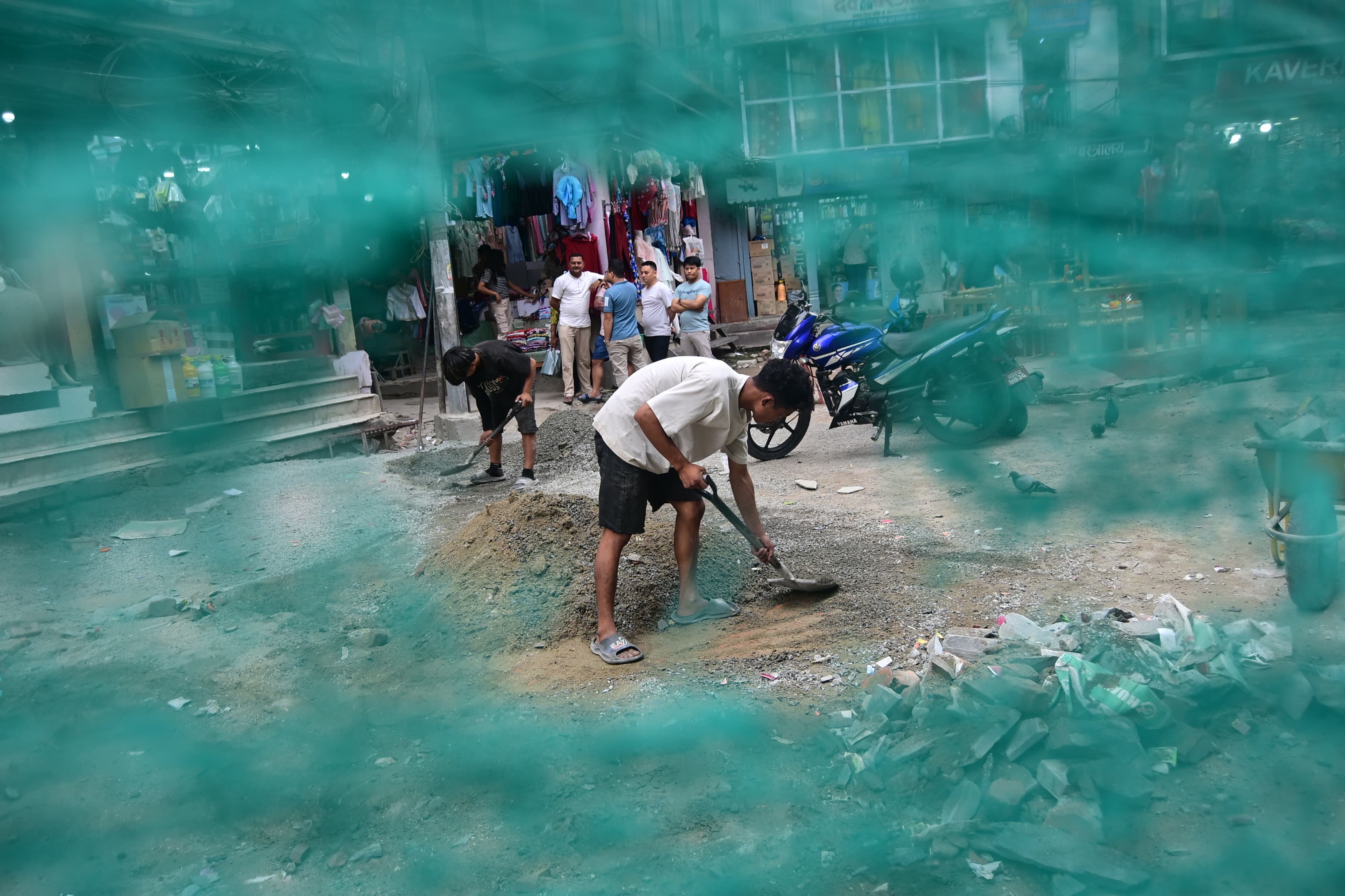 निर्माण कार्यले अव्यवस्थित मखन-इन्द्रचोक मार्ग (तस्वीरहरू)