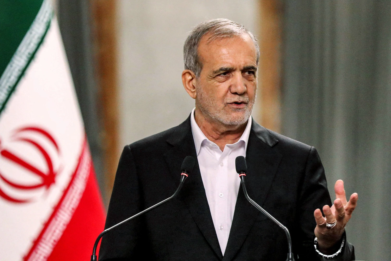 खामेनेईमाथिको हमला युद्धको घोषणा मानिनेछ : पेजेशकियान