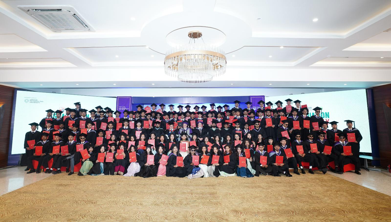 इटहरी इन्टरनेसनल कलेजको दीक्षान्त समारोह सम्पन्न, लेनिसा घिमिरेलाई आइएनजी छात्रवृत्ति