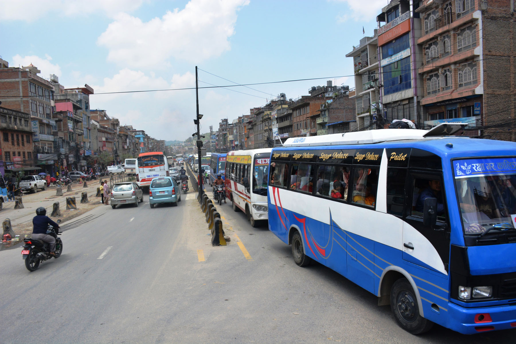 चुनावमा गाउँ फर्कनेको चापले अरनिको राजमार्गमा घण्टौँ जाम