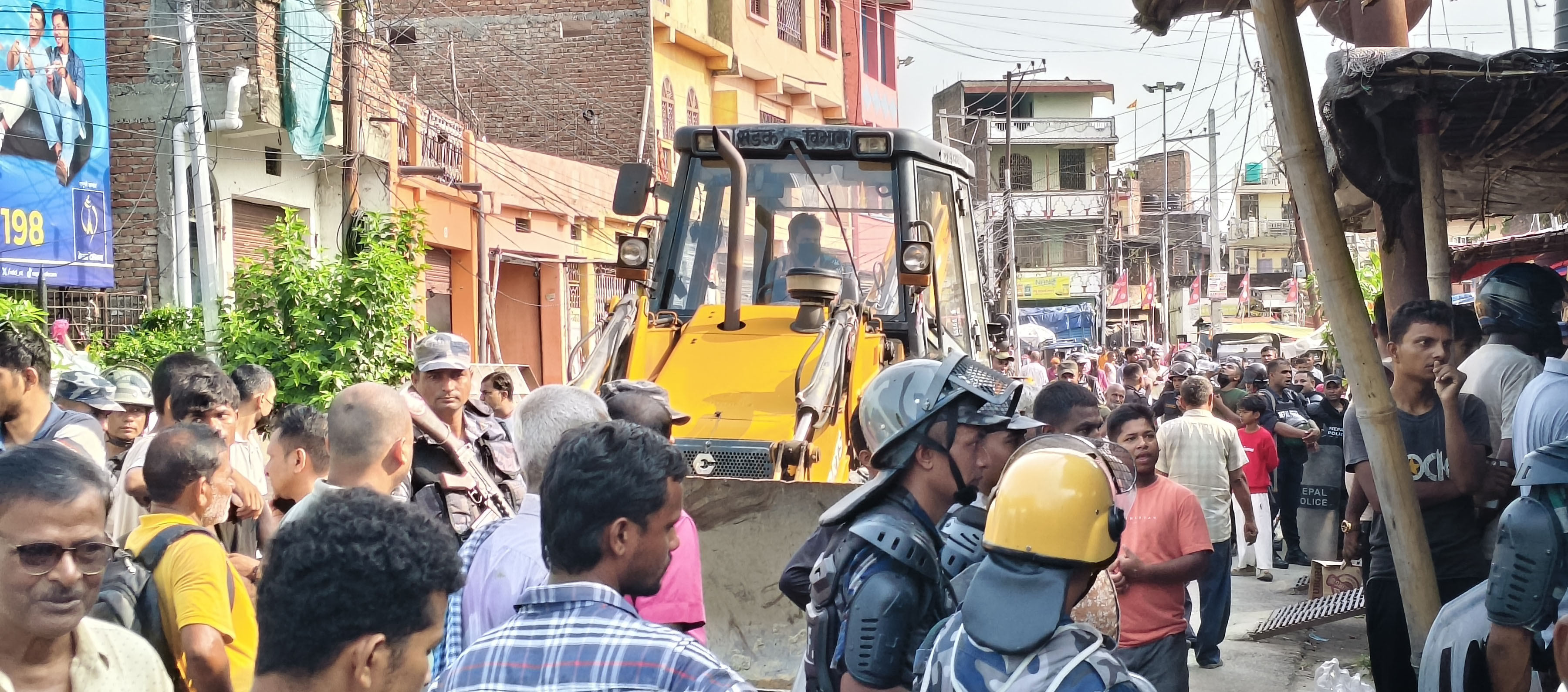 जनकपुरका पोखरीलाई अतिक्रमणमुक्त बनाउन डोजर चलाइयो