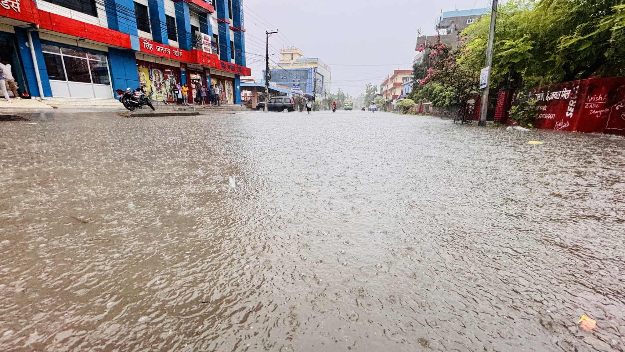 सुदूरपश्चिममा भारी वर्षा, धनगढी जलमग्न (तस्वीरहरू)
