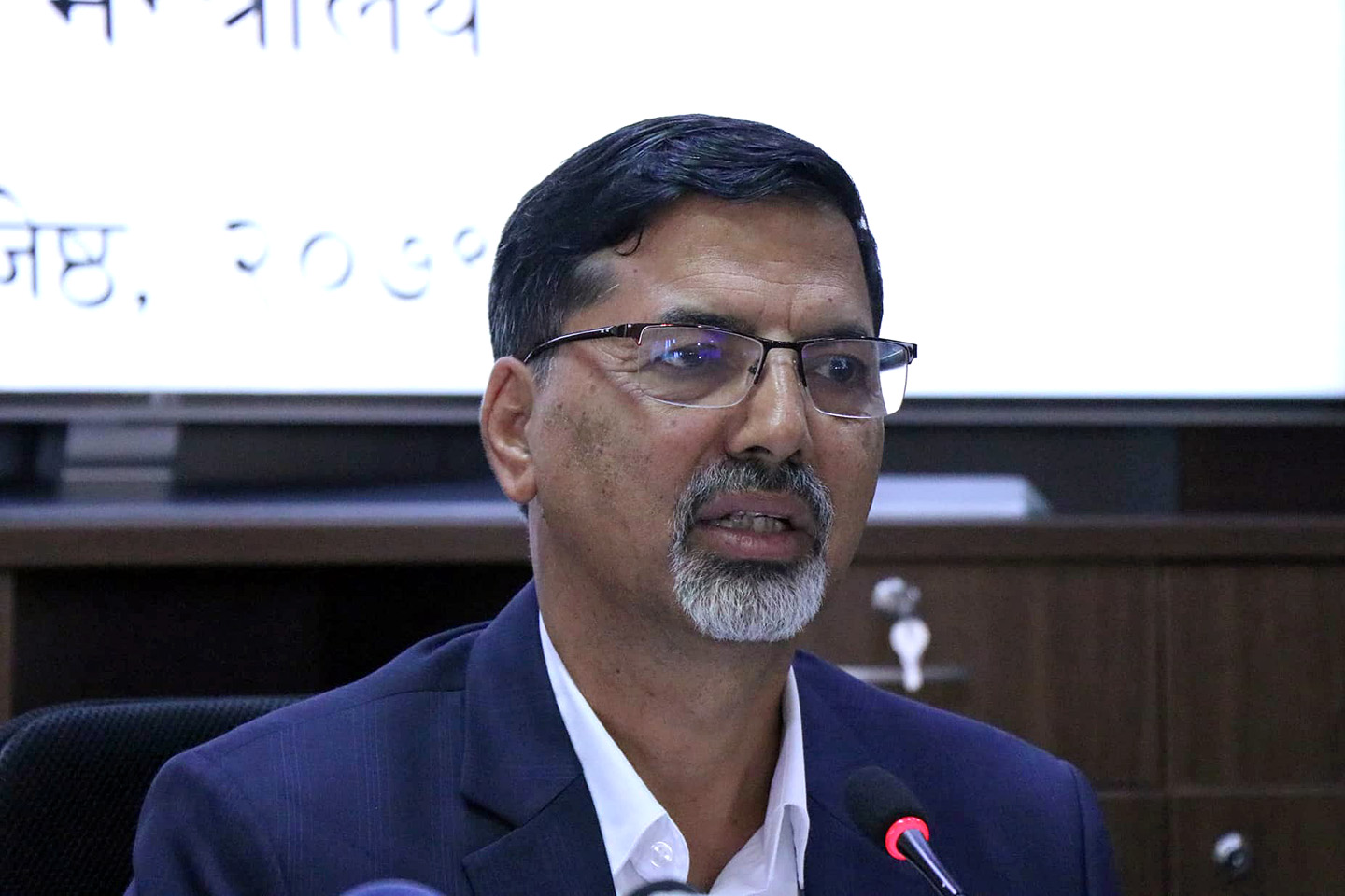 आयात प्रतिस्थापन गर्न उत्पादन बढाउनुको विकल्प छैनः अर्थमन्त्री शर्मा