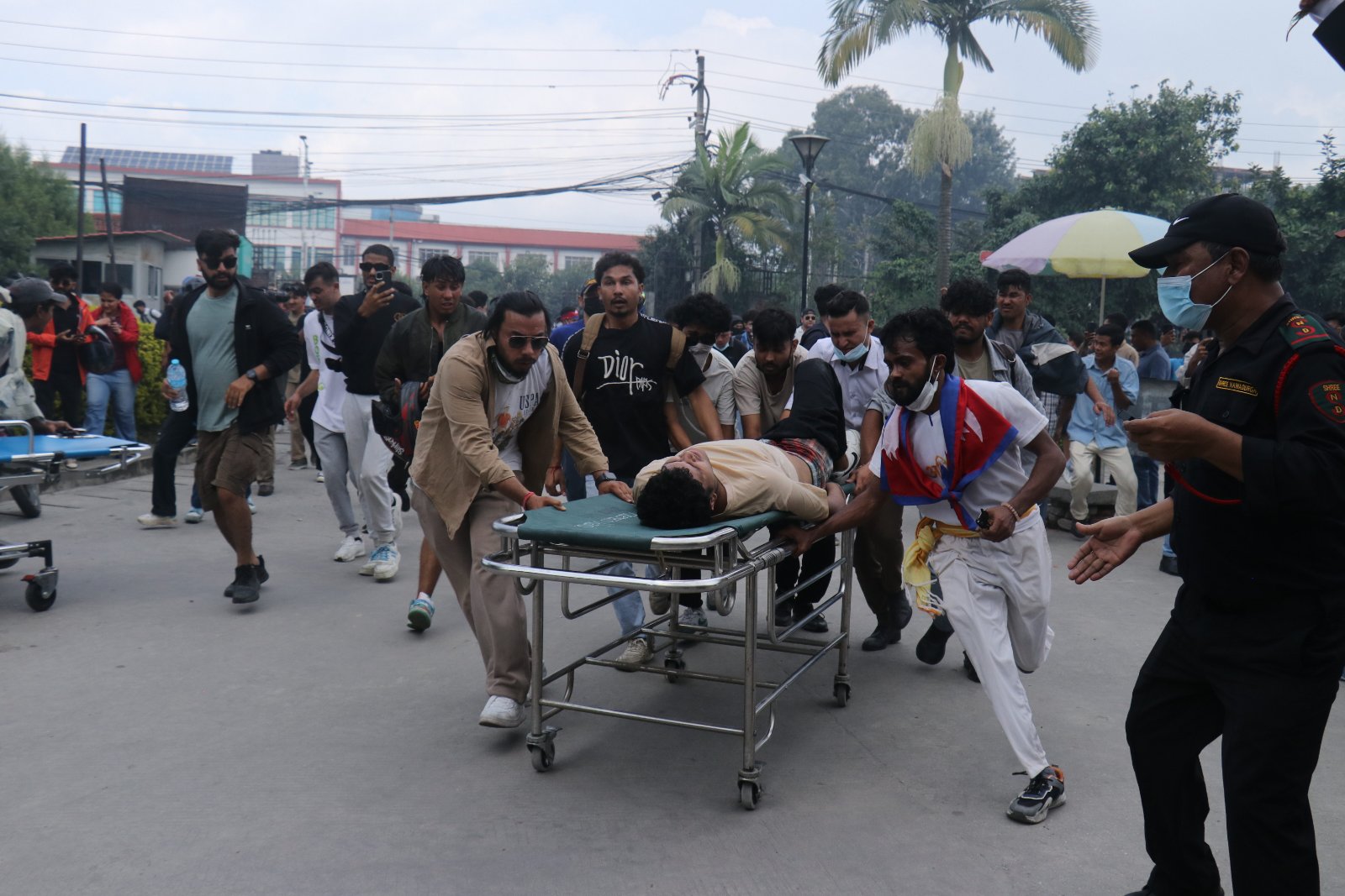 सिभिल अस्पतालमा गोली प्रहारबाट घाइते जेन–जी प्रदर्शनकारीहरू (तस्वीरहरू)