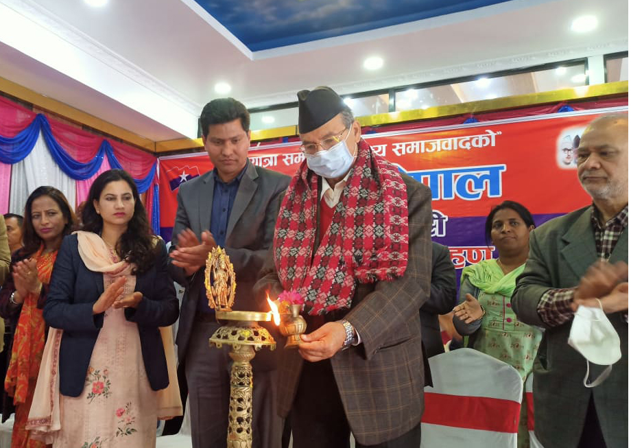 ओलीलाई झलनाथको प्रश्न- संविधान उल्लंघन गर्ने मान्छे प्रधानमन्त्रीको कुर्सीमा बस्न पाइन्छ ?