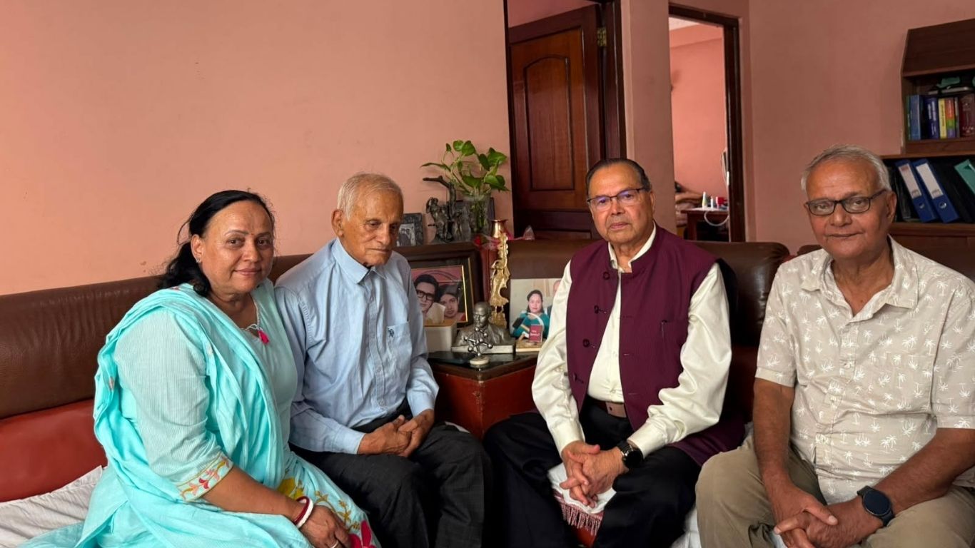 झलनाथ खनाल र मोहनविक्रम सिंहबीच राष्ट्रिय राजनीतिक अवस्थाबारे छलफल