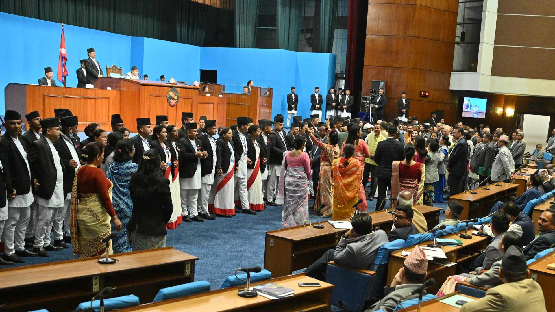 प्रतिनिधिसभामा कांग्रेसको नाराबाजी (तस्वीरहरू) 