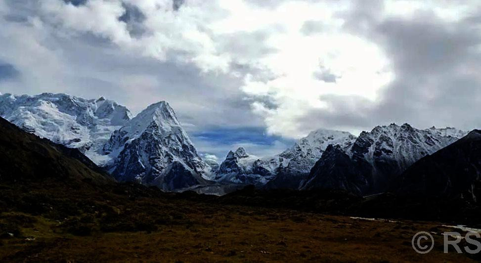 अर्नब चक्रवातको प्रभाव : कञ्चनजङ्घा क्षेत्रमा पर्यटकको यात्रा प्रभावित