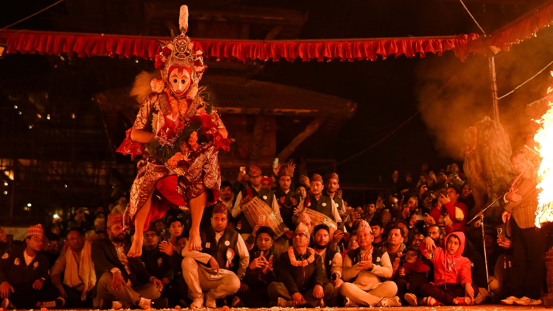 नरसिंह अवतारको अद्भूत रूप, हिरण्यकशिपुको अहंकार र प्रह्लादको अटुट भक्तिको कलात्मक चित्रण