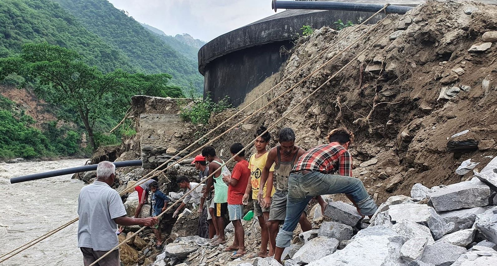 बाढीपहिरोः काभ्रेमा सञ्चालित एक सय खानेपानी आयोजनाको एक अर्बबराबरको क्षति