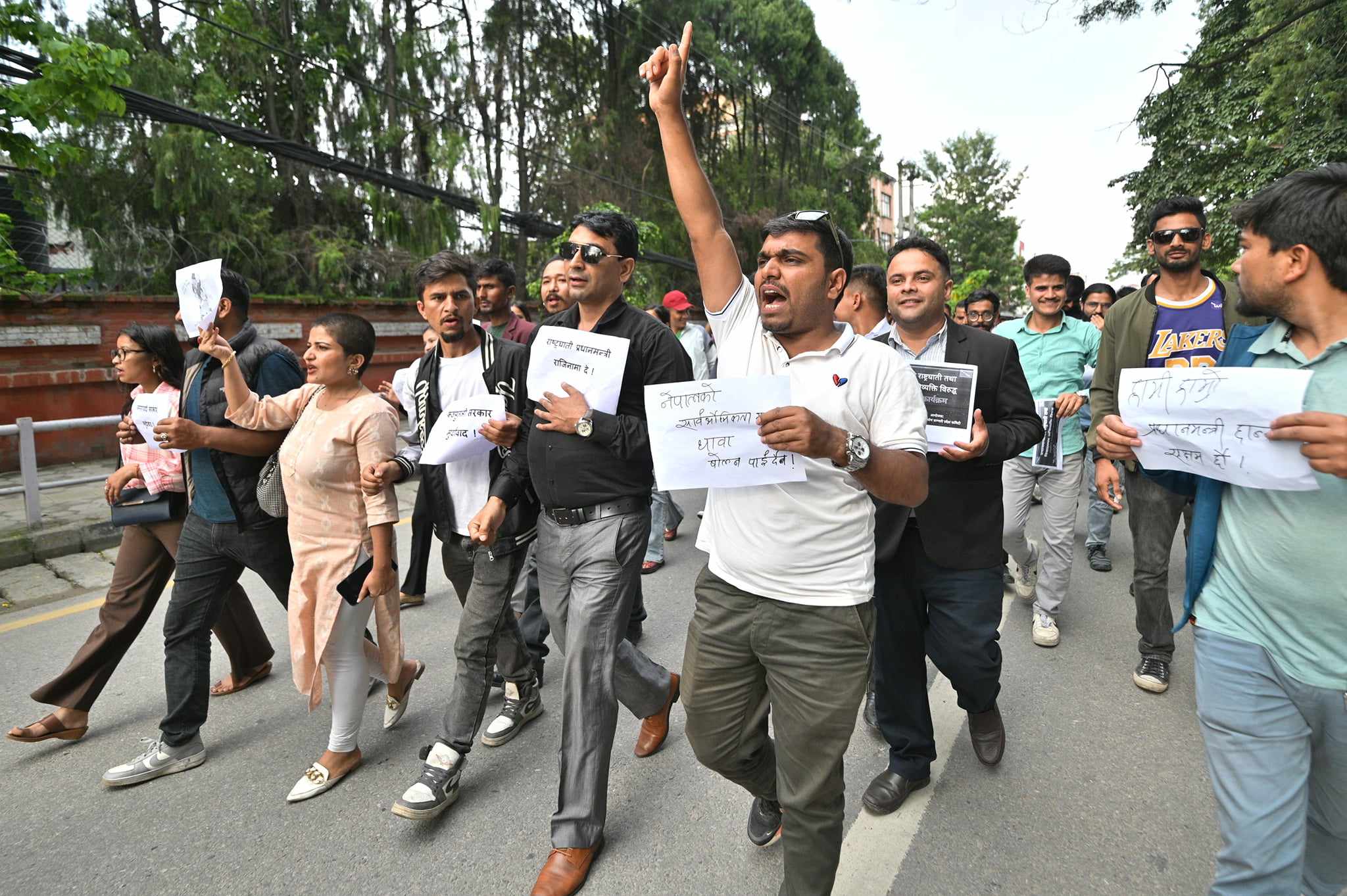 प्रधानमन्त्रीको राजीनामा माग्दै अनेरास्ववियुको प्रदर्शन (तस्वीरहरू) 