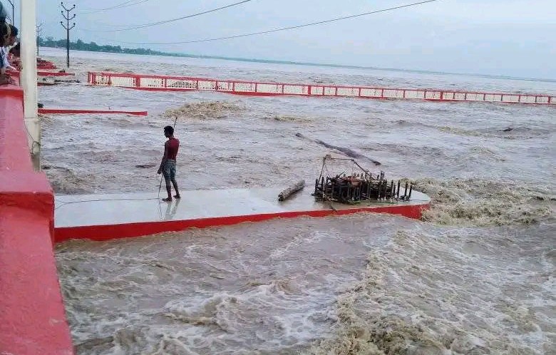 कोशी ब्यारेजका सबै ५६ ढोका खोलिए, सतर्क रहन आग्रह