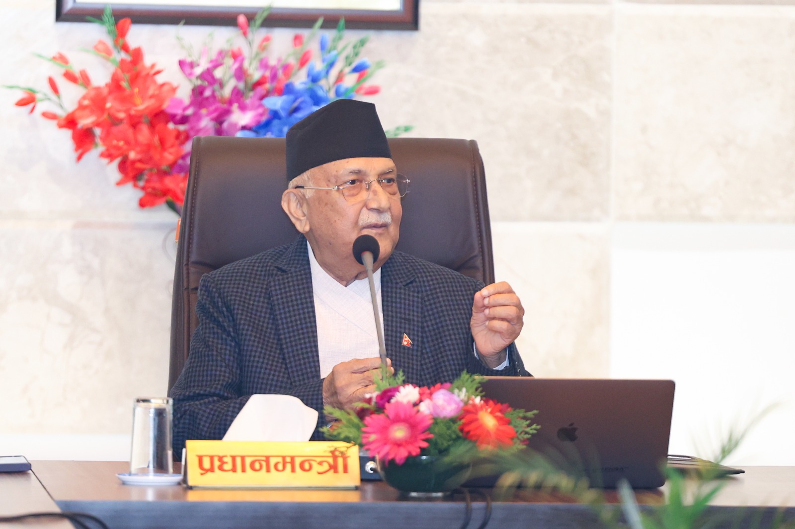 रासायनिक मल अभावको विषयमा प्रधानमन्त्री ओलीले कृषिमन्त्रीसहित सम्बद्ध अधिकारीसँग छलफल गर्दै