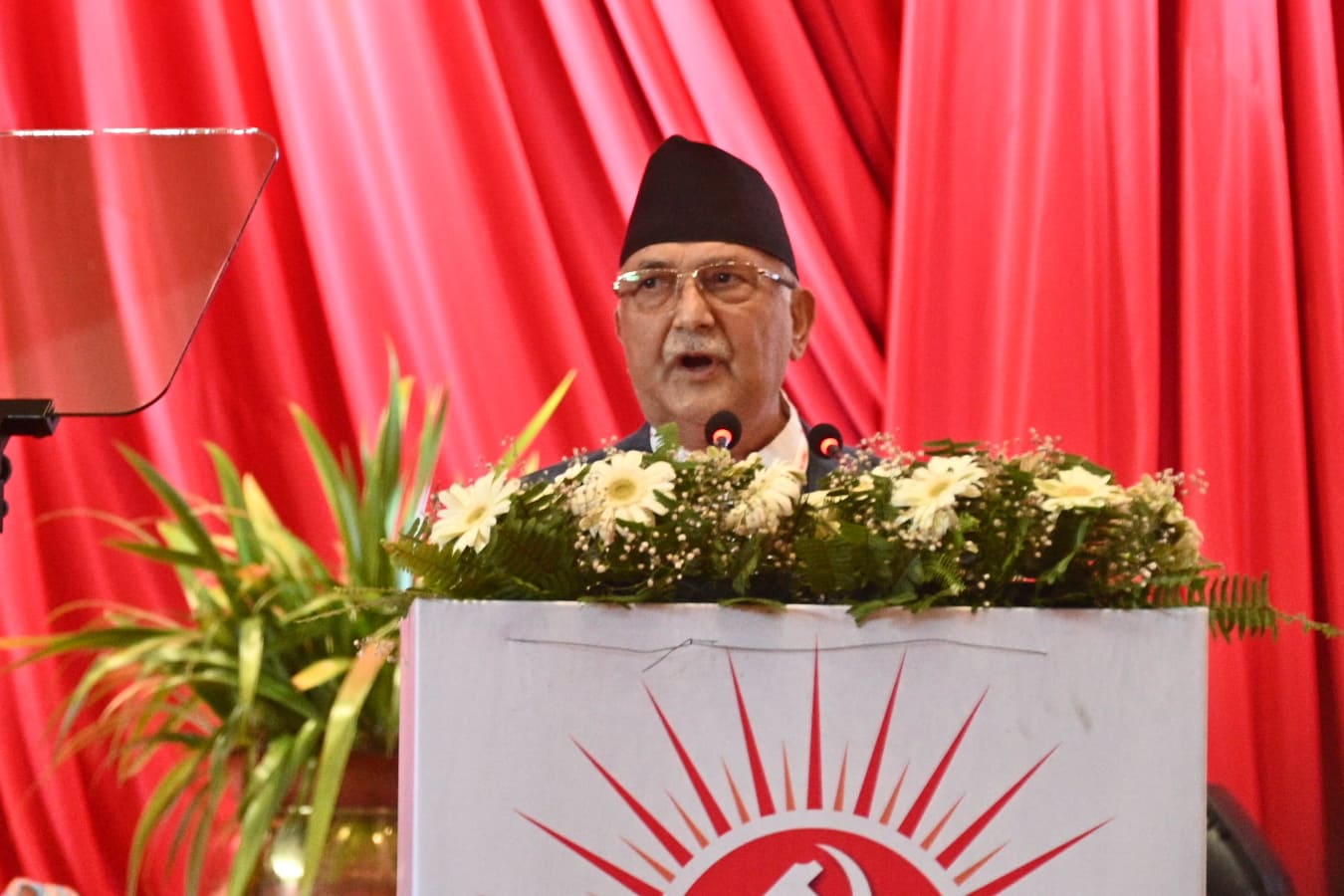 ओली प्रतिवेदन : कांग्रेस मुख्य प्रतिस्पर्धी, प्रचण्डको आलोचना, धर्मको राजनीतिमा असहमति