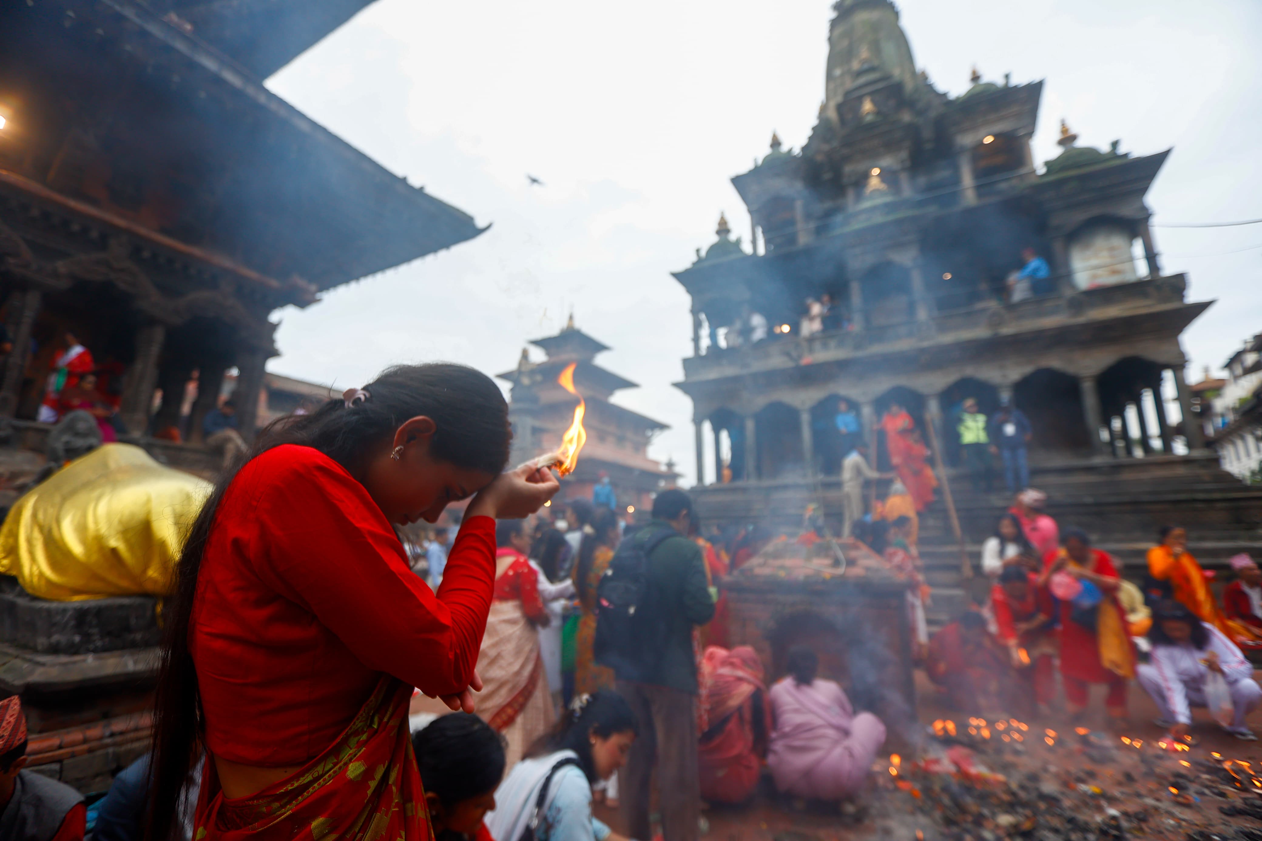 कृष्ण जन्माष्टमीमा पाटनको कृष्ण मन्दिरमा भक्तजनको घुइँचो (तस्वीरहरू)