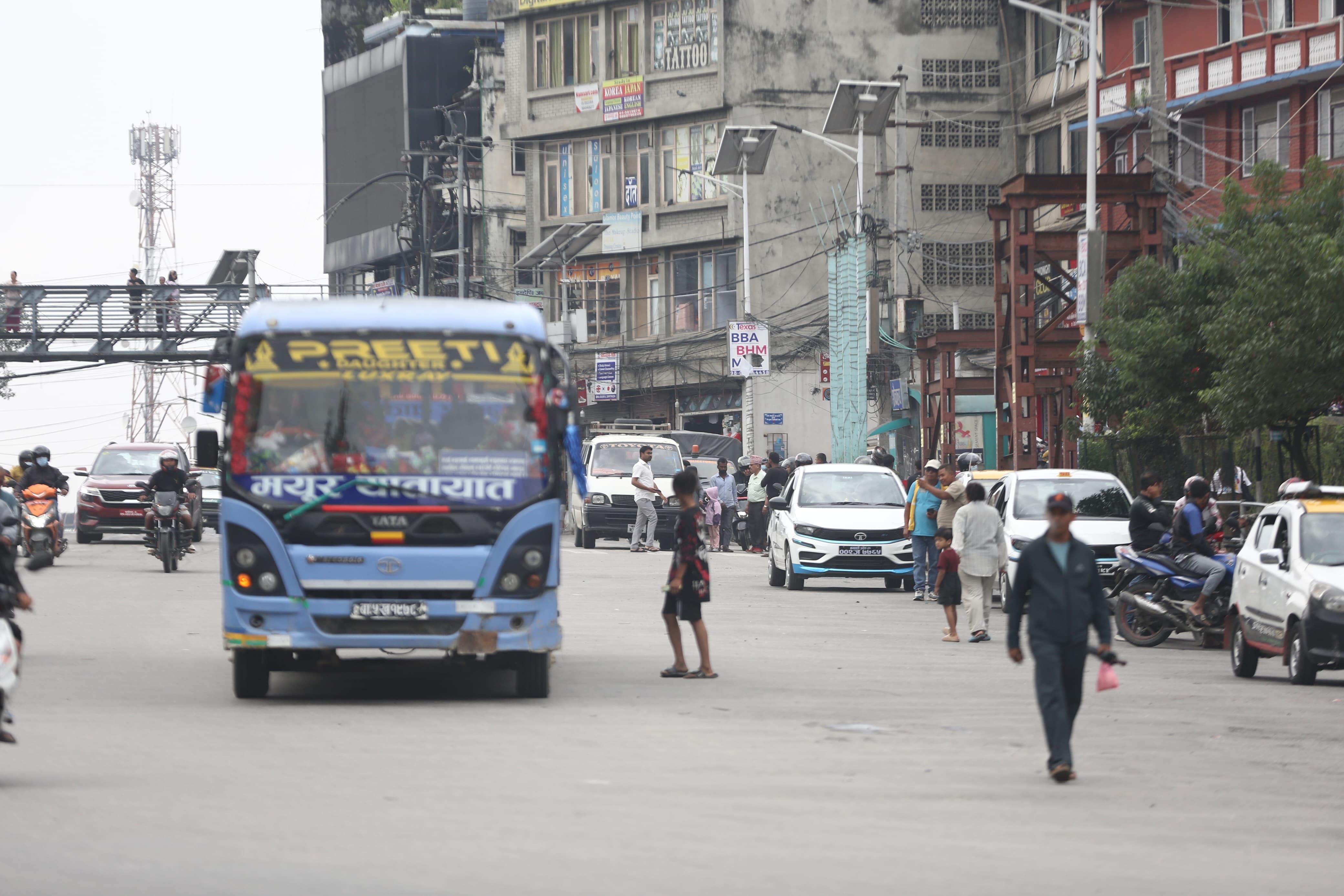 काठमाडौं उपत्यकामा पाँच दिनपछि सार्वजनिक सवारीसाधन सञ्चालन
