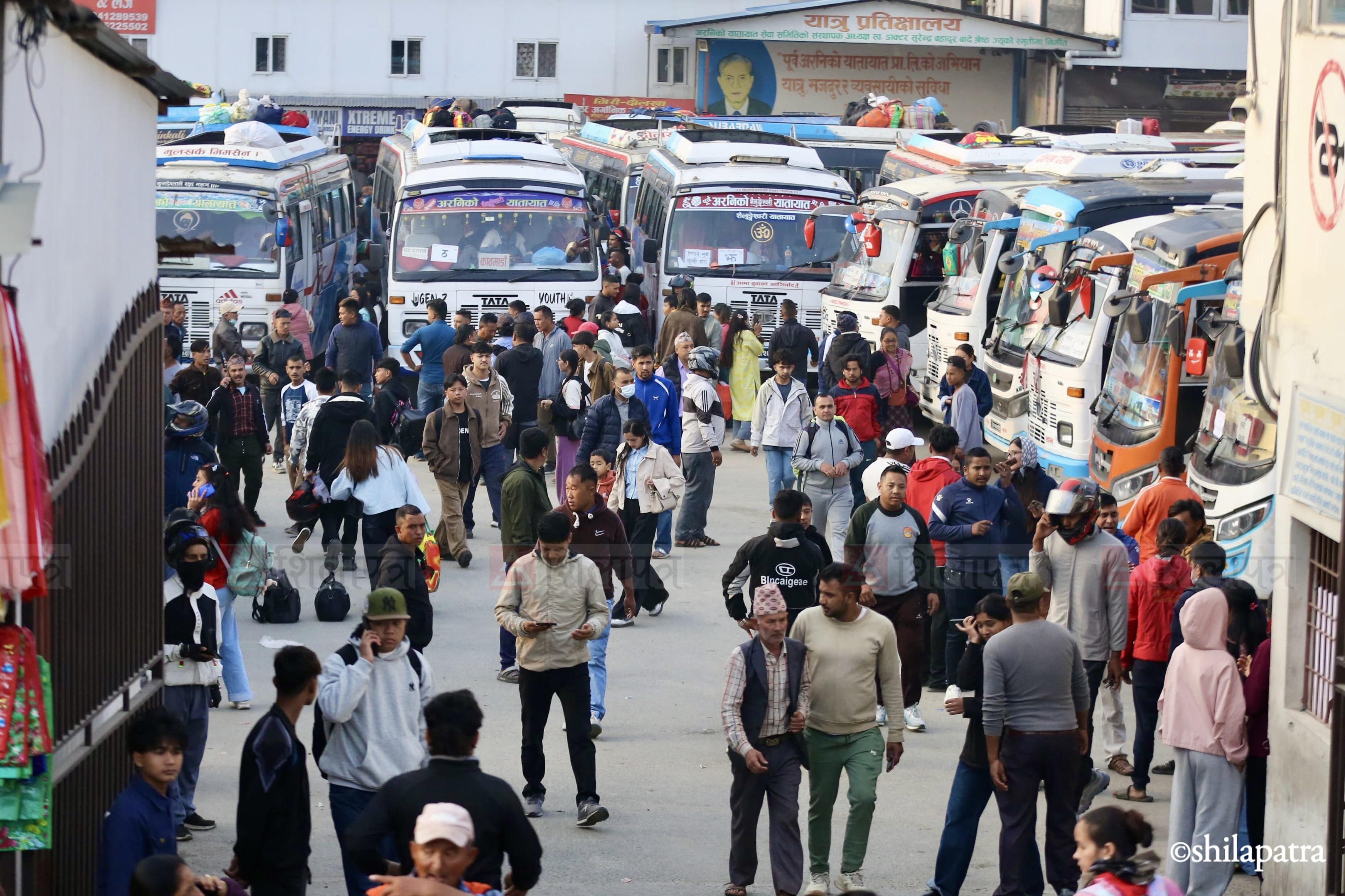 दसैँमा घर फर्किनेको लर्को, उपत्यकाबाट ५ लाख यात्री बाहिरिए