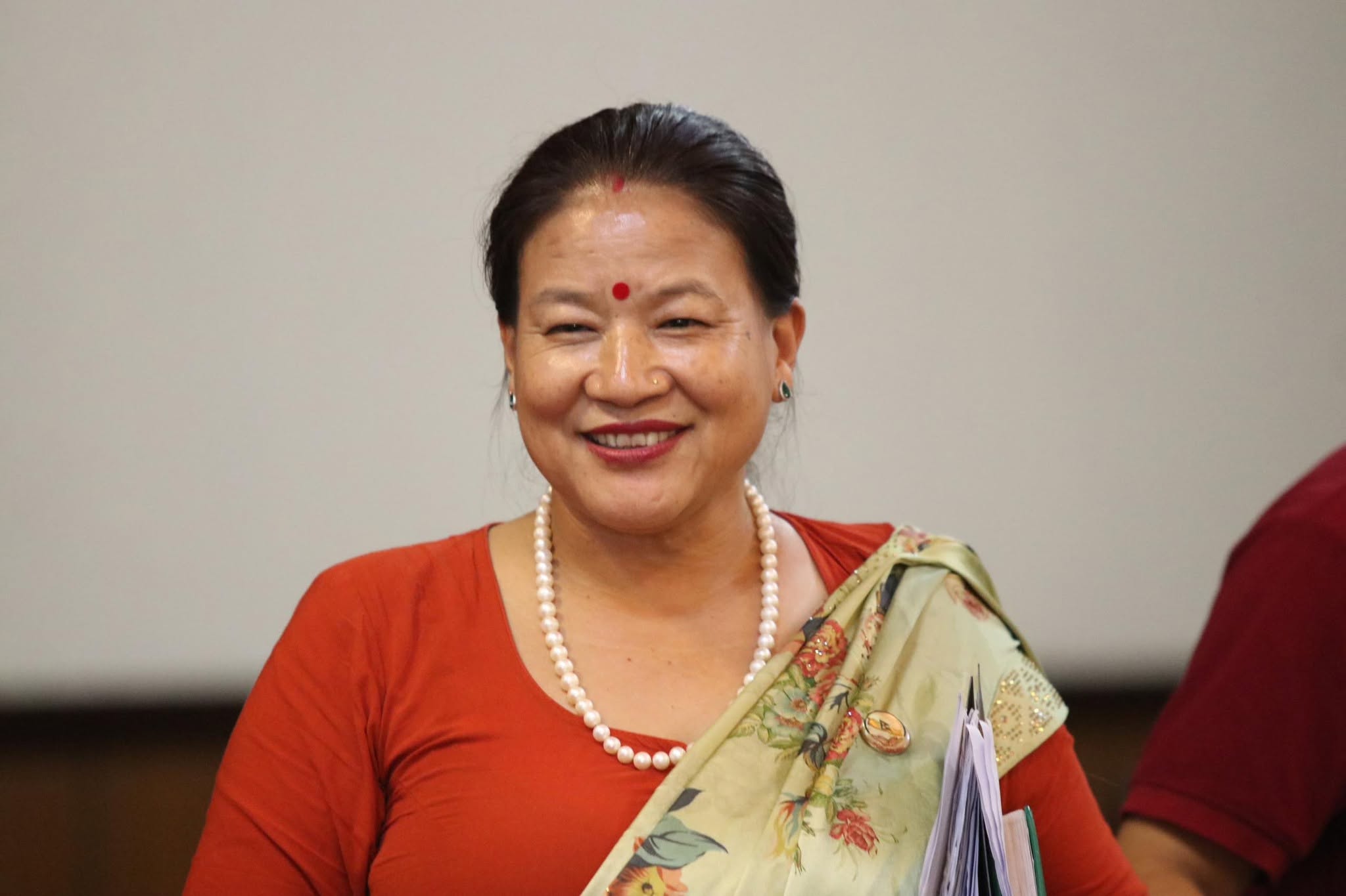 दीपक खड्कालाई कुसुम थापाले भनिन्– अदालतका कर्मचारीदेखि श्रीमान्‌सम्म मिलाएको छु भन्दै नहिँड्नुहोला