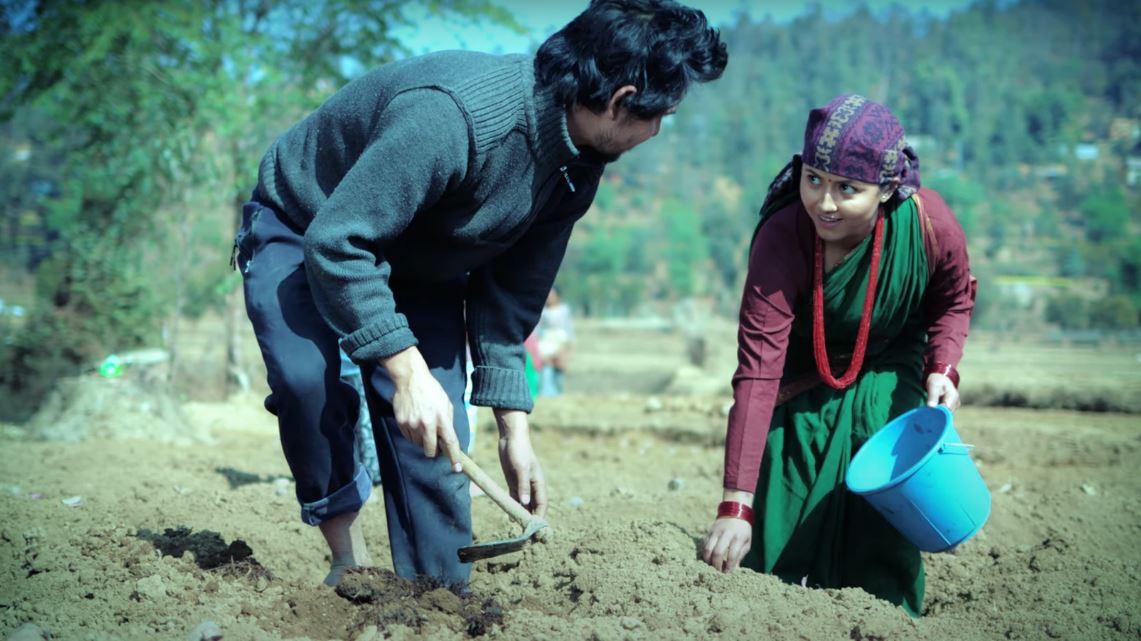  विदेशिएका युवाको कथामा 'लालुमै'