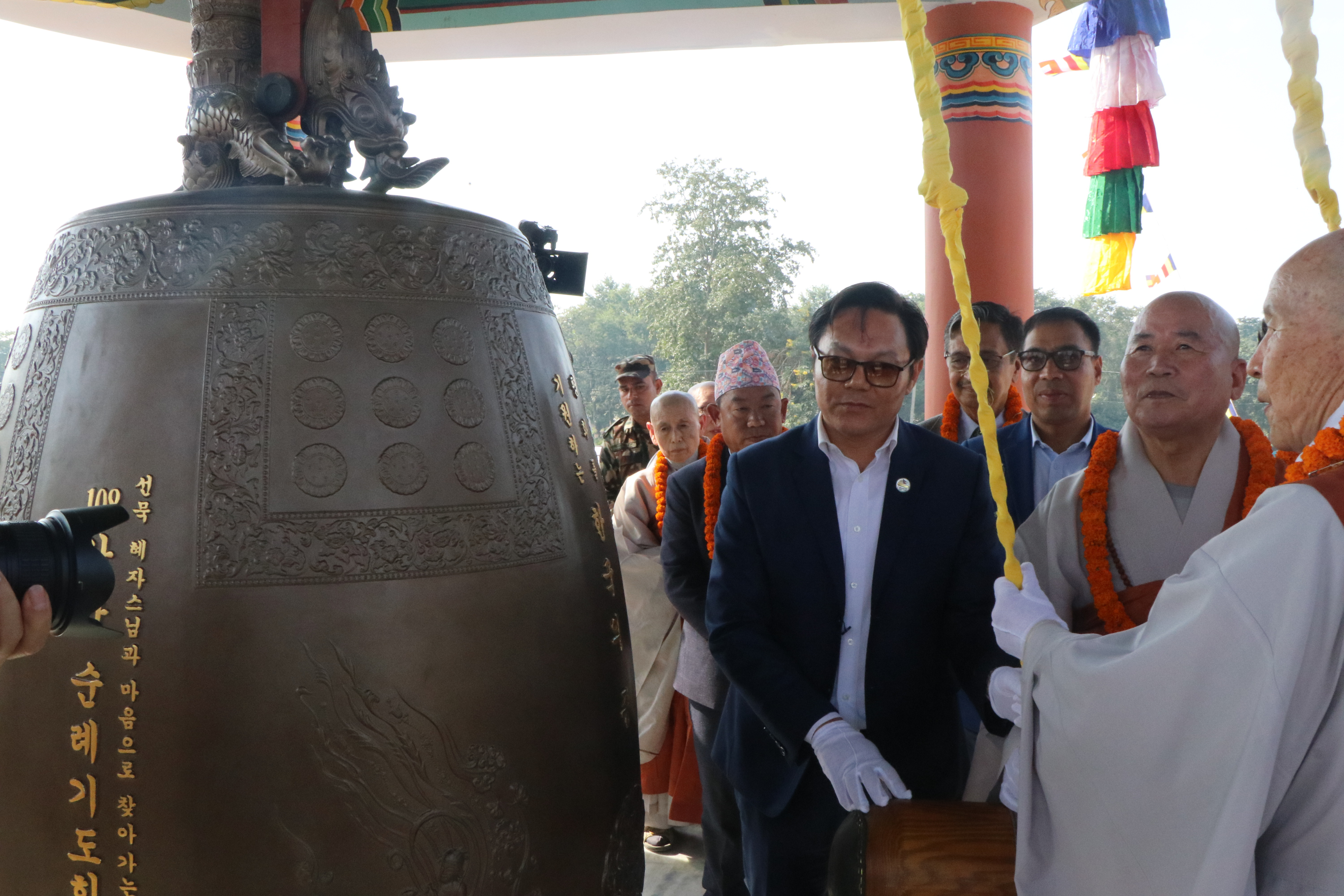 लुम्बिनीमा ‘शान्ति घन्टी’को उद्घाटन, पर्यटनमन्त्रीले भने- बुद्धको सन्देश विश्वरभर फैलाऔँ