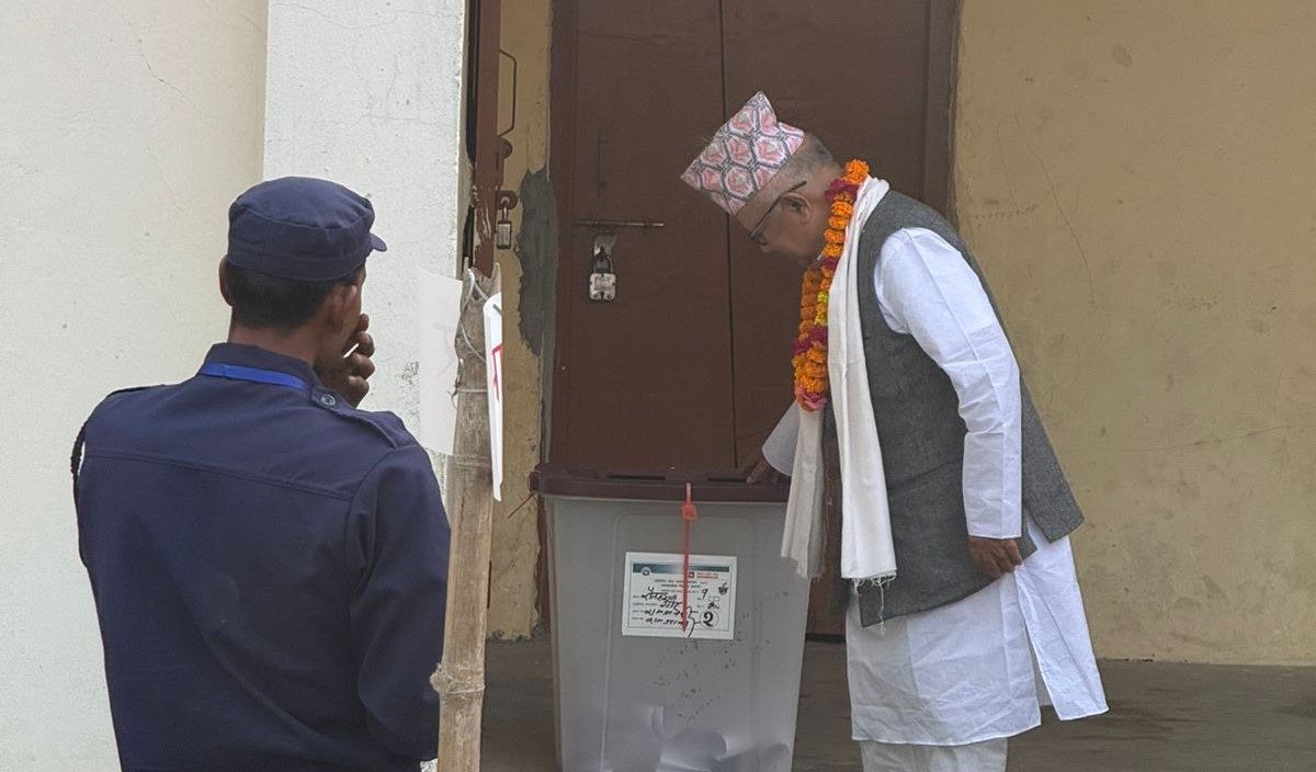 पूर्वप्रधानमन्त्री माधवकुमार नेपालले गरे मतदान