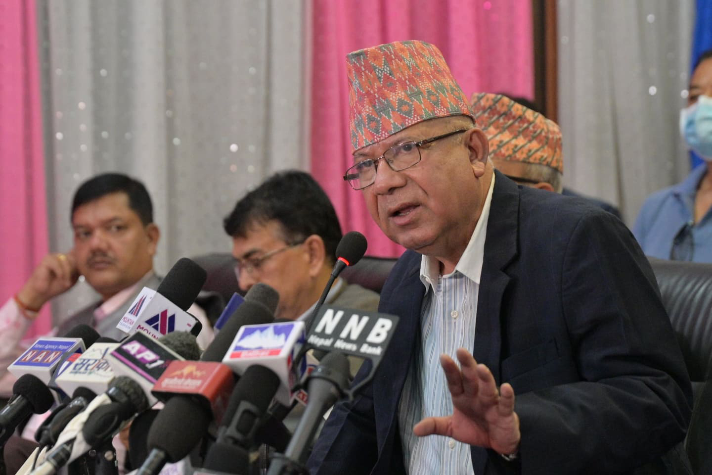 माधव नेपालले भने- केपी ओली दक्षिणपन्थी भासमा फसेपछि विद्रोह गर्‍यौं 