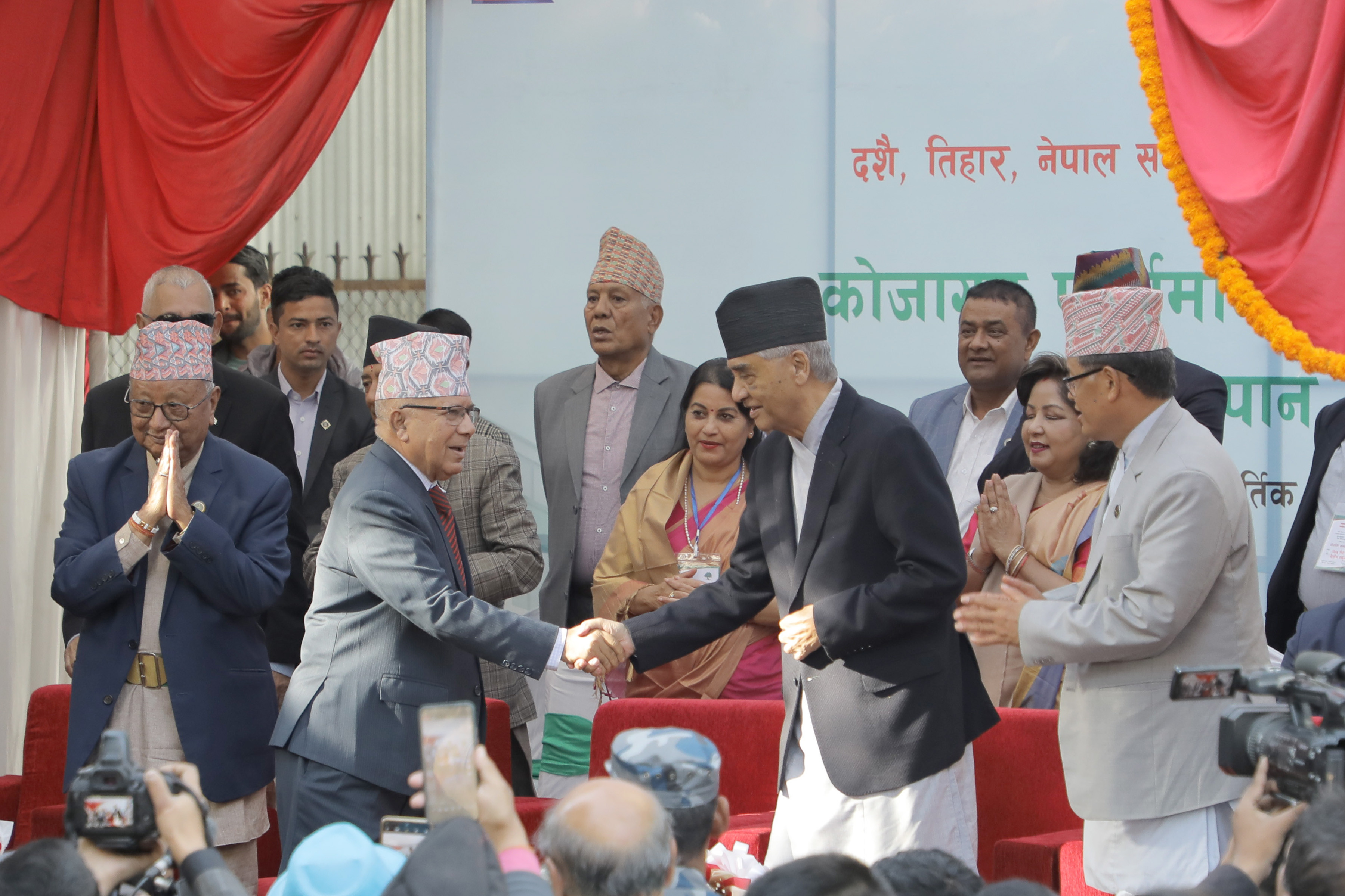 संक्रमणकालीन न्यायको विषय टुंग्याउन ढिला गर्नु हुँदैनः माधव नेपाल