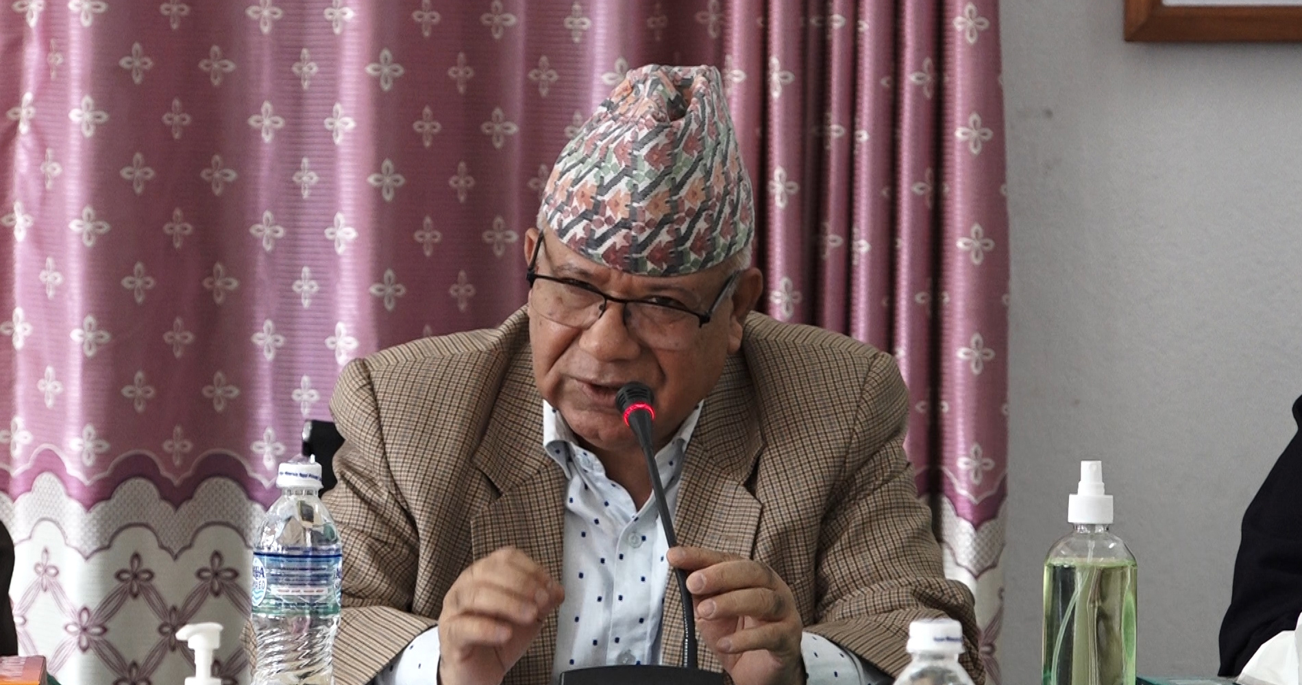 नेकपा एकीकृत समाजवादीको पोलिटब्यूरो बैठक : आलोकनगरको पार्टी कार्यालयमा बसेर पार्टी बन्दैन 