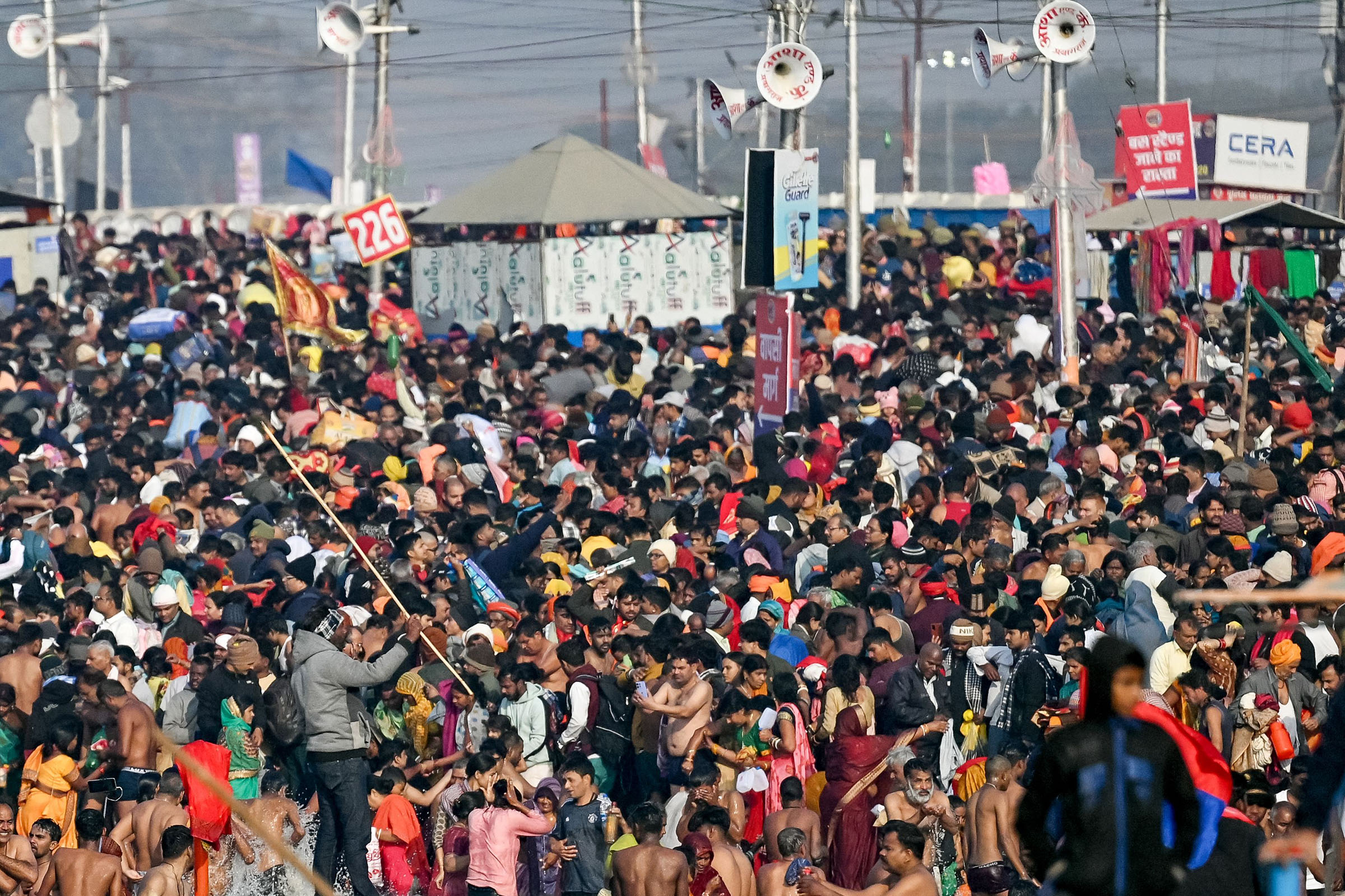 प्रयागराजस्थित महाकुम्भमा भागदौड मच्चियो, अमृत स्नान रद्द