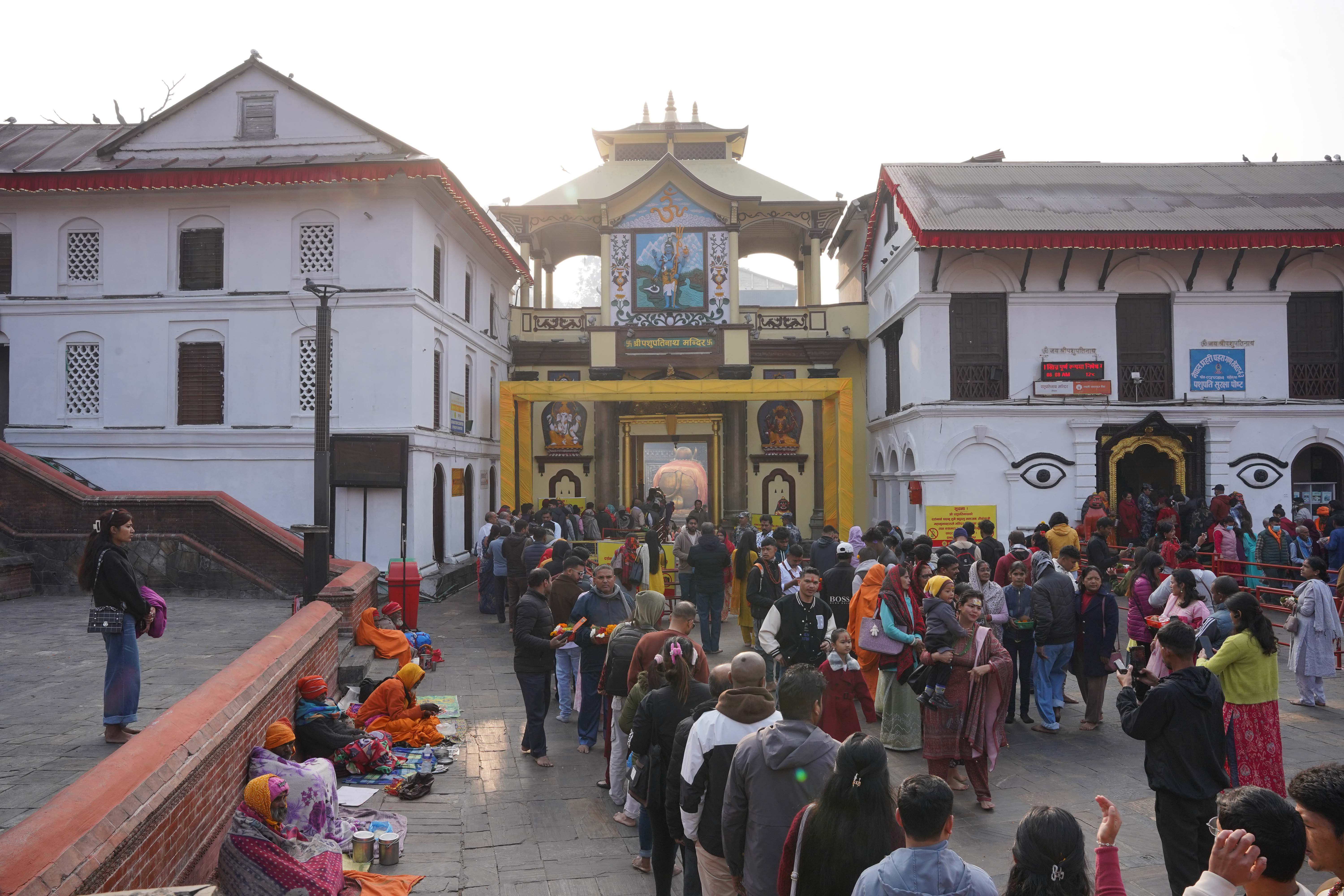 आज महाशिवरात्रि, बिहानैदेखि पशुपतिनाथका चारै ढोका खुला