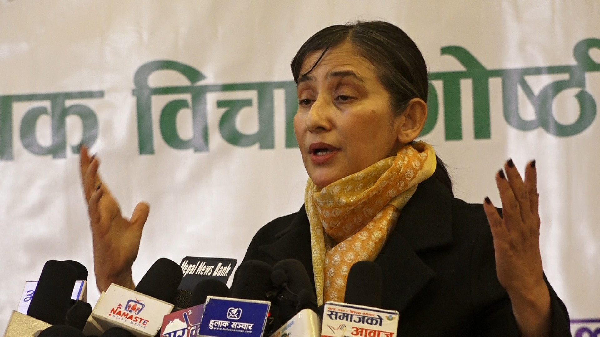 नेपाली नेतृत्व गलत बाटोमा हिँडिरहेको छः मनिषा कोइराला