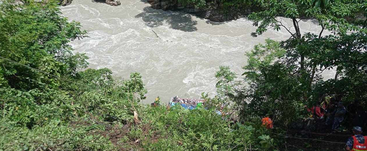 तनहुँ बस दुर्घटनाः बेपत्ता एक जना अझै फेला परेनन्