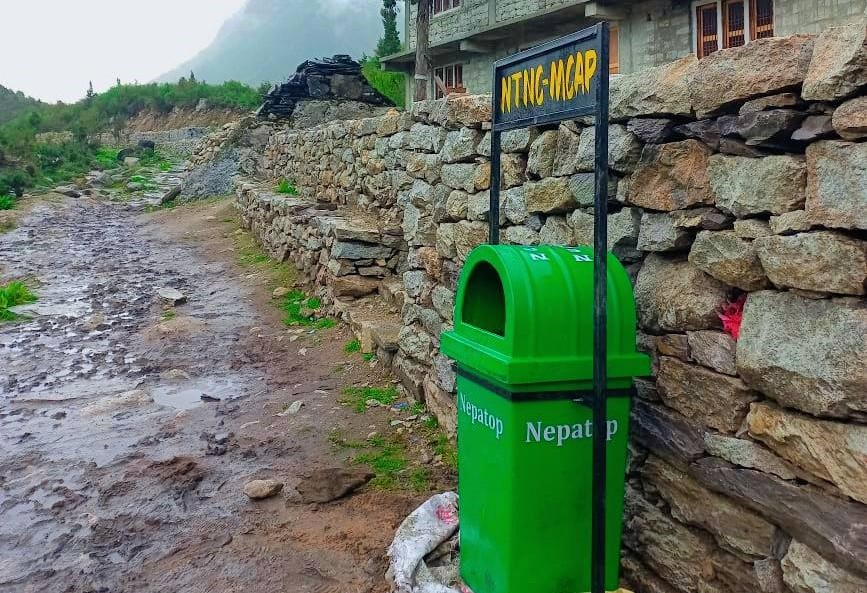 मनास्लु पदमार्गका ४० स्थानमा ‘डस्टबिन’ राखियाे, जथाभावी फोहर नफाल्न आग्रह