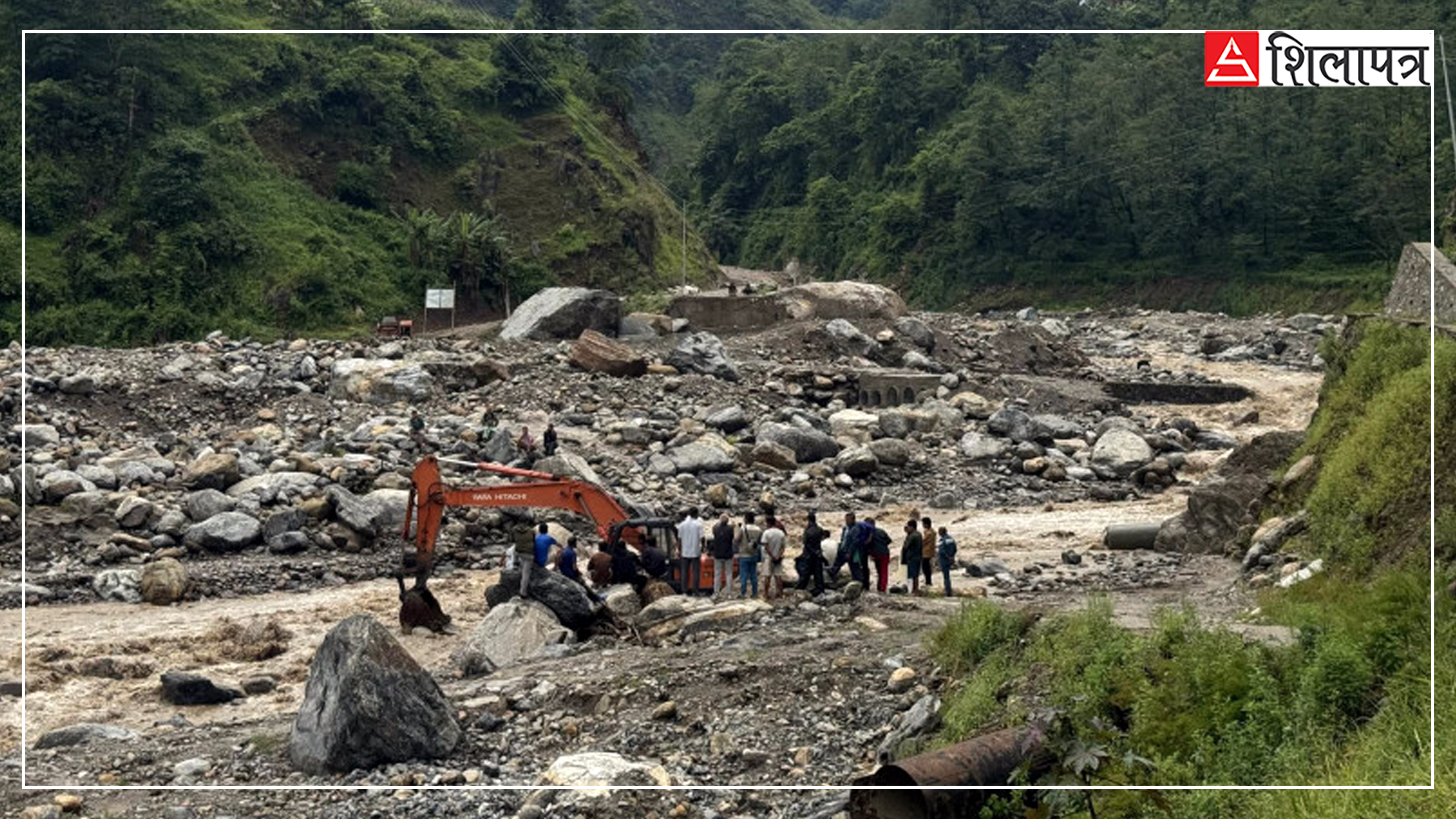 पाँचथरका विभिन्न १२ स्थानमा पहिरोका कारण सडक अवरुद्ध