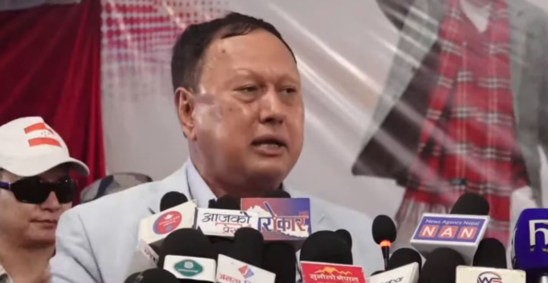 गगन थापालाई मोहन बस्नेतको कटाक्ष– बोकाले दाइँ हुने भए गोरु किन चाहिन्थ्यो ?