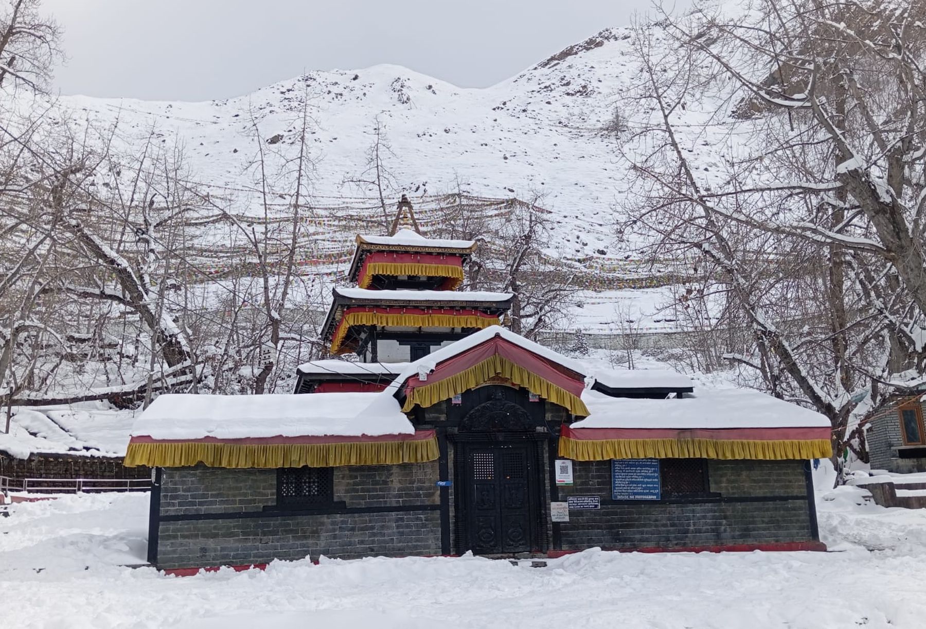 हिमपातका कारण मुक्तिनाथ हिँडेका दर्शनार्थी कागबेनीमै रोकिए