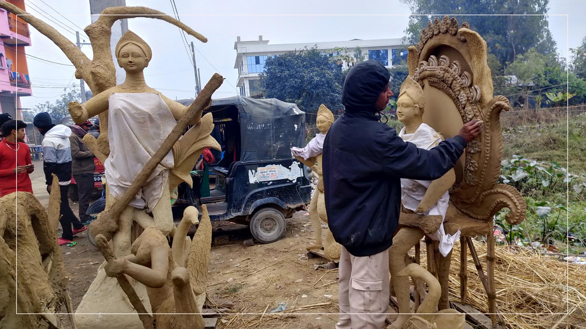 सरस्वती पूजाका लागि धमाधम मूर्ति बनाउँदै मूर्तिकार