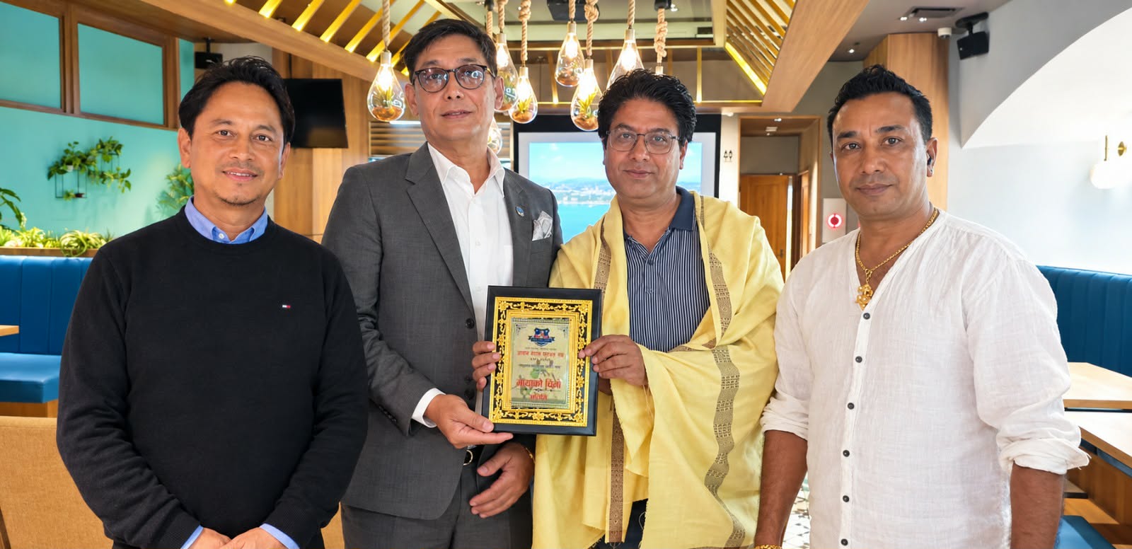 एन्फा जापानका संरक्षक रोबिन शेरचनले गरे लेखक अर्याललाई सम्मान