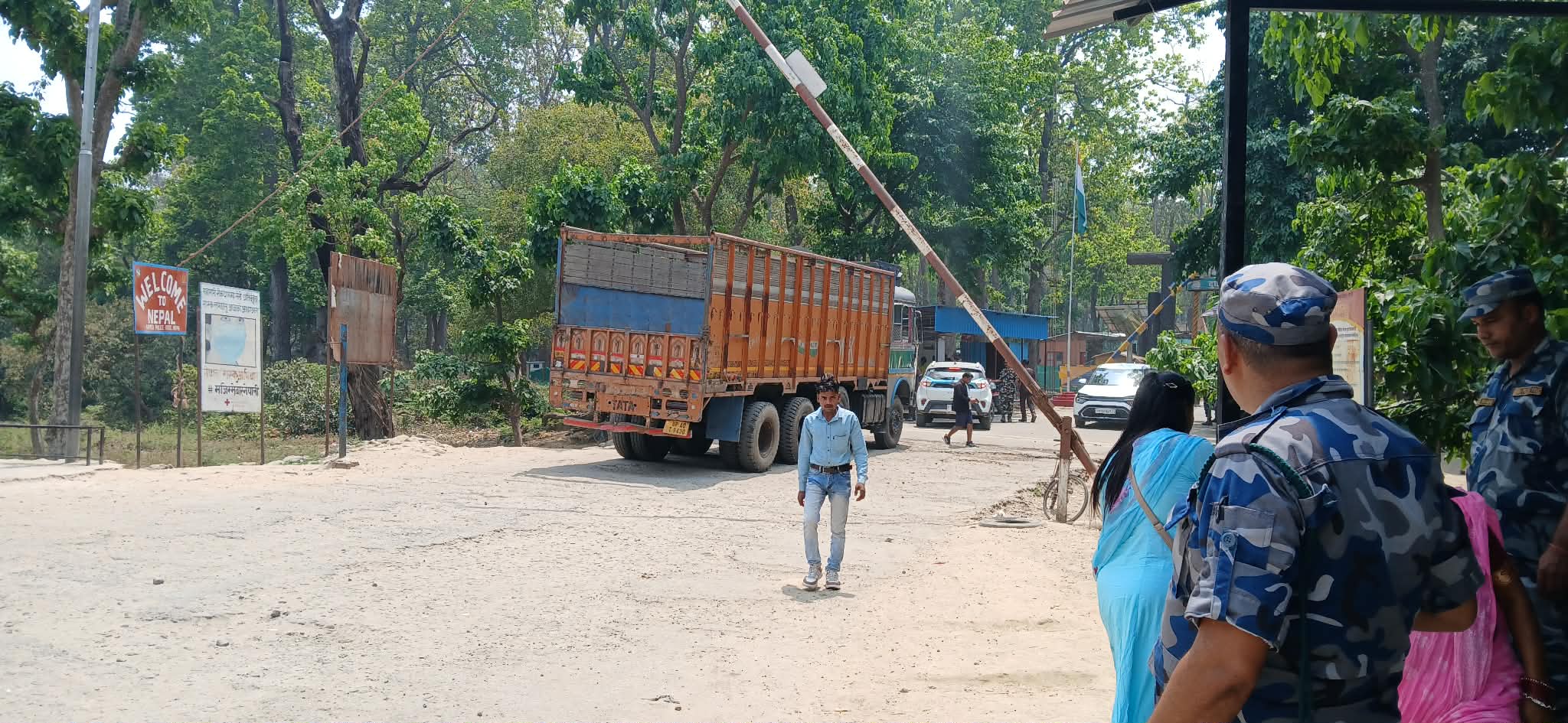 १०० रुपैयाँभन्दा बढीका सामानमा कर : पुरानै नियम अहिले कार्यान्वयन हुँदा कस्तो छ सीमावर्ती क्षेत्रमा प्रभाव ?