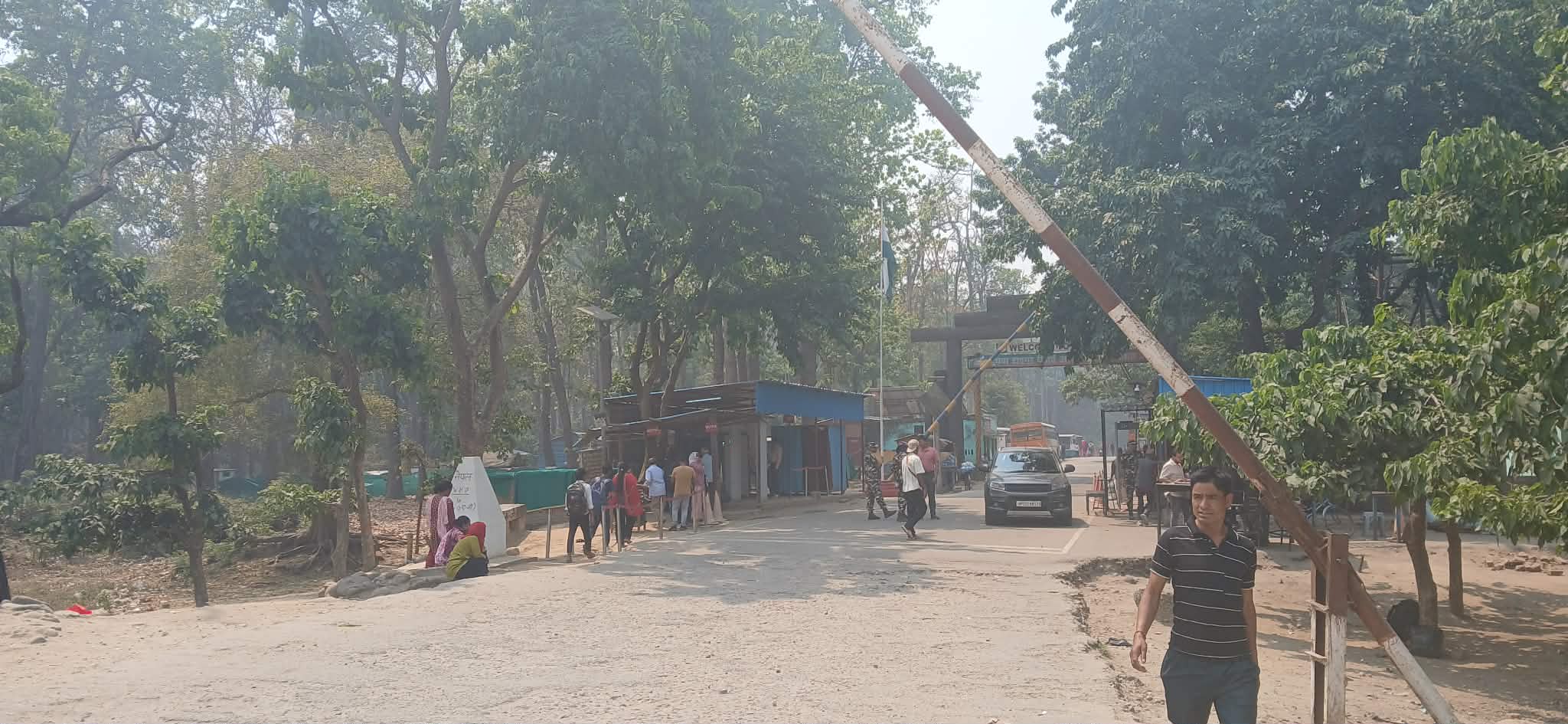 सीमावर्ती नेपाली बजारमा बेचिन्थ्यो आधाभन्दा बढी भन्सार छलीका सामान, सयको सीमापछि के हुँदै छ ?