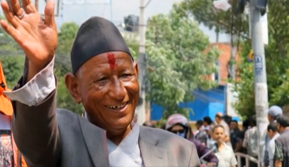 यसपालि पनि दलबिनै मैदान उत्रिए ८१ वर्षे नरसिंह, ललितपुरमा गरे पहिलाे मनाेनयन दर्ता