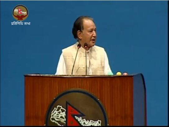 केपी ओली ध्यान दिएर सुनिरहेका थिए, राेस्ट्रमबाट नारायण खड्काले पाँच सुझाव दिए