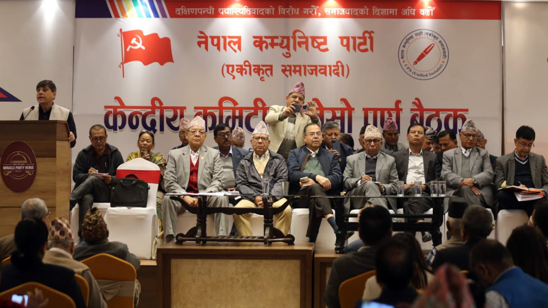 माओवादीसँग पार्टी एकता गर्ने विषयले एकीकृत समाजवादीमा विवाद, एसलाई कायम राख्ने पक्षमा उभिए खनाल र भुसाल