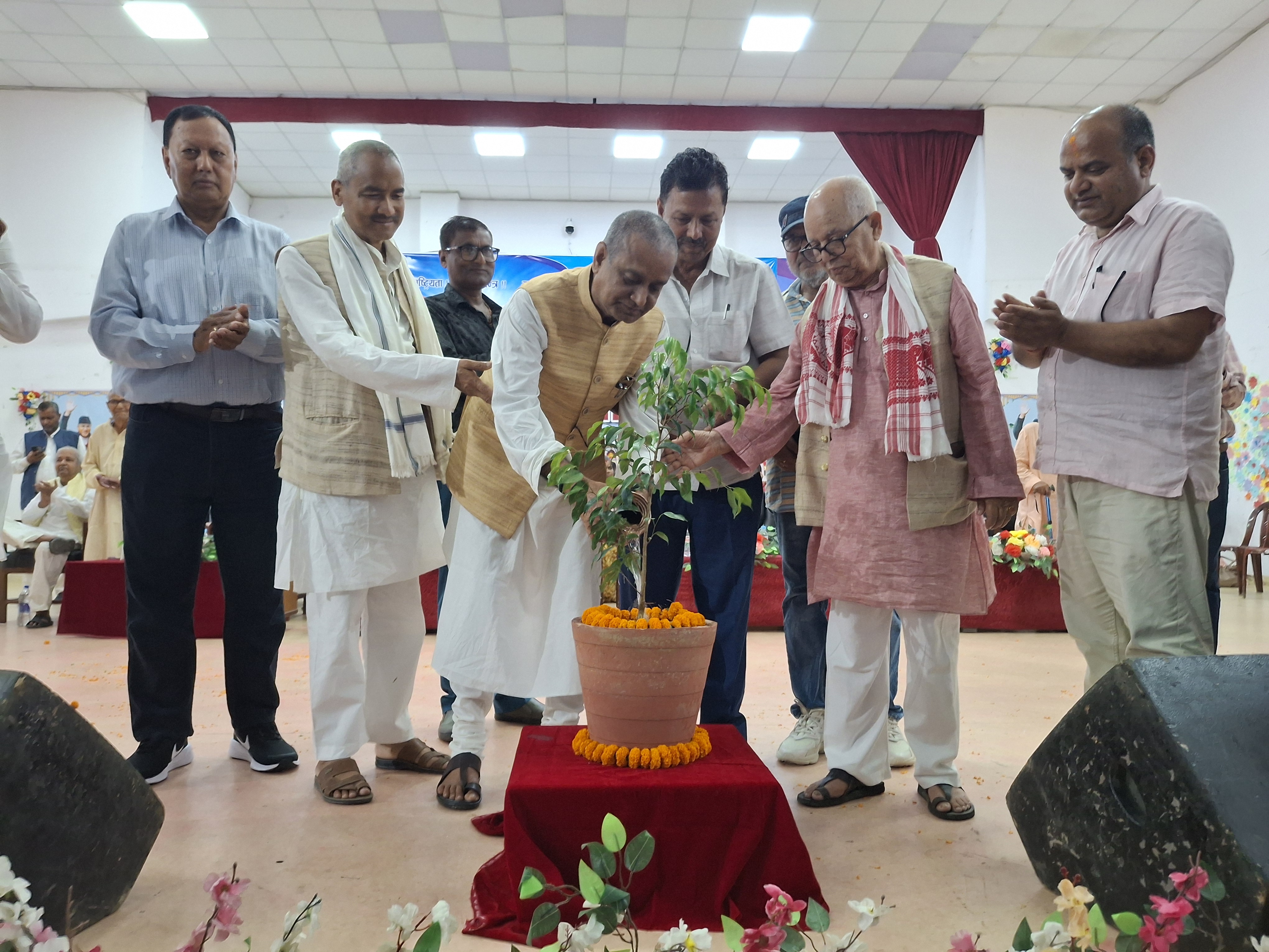 कांग्रेसभित्र असन्तुष्ट समूहको शक्ति प्रदर्शन : मधेश भेलाबाट नेतृत्वलाई दबाब