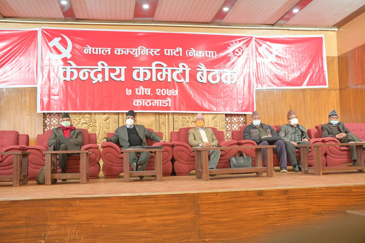 आधिकारिक नेकपा हामी नै हौँ : प्रचण्ड