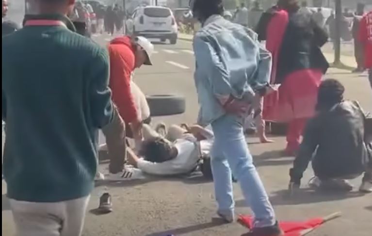 बालेनको स्वागत गर्न पुगेका युवा तीव्र गतिमा गुडिरहेको गाडीबाट खसेपछि...