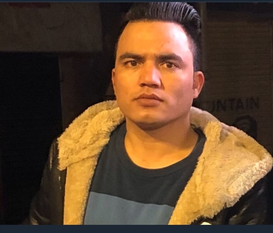 युवा संघका केन्द्रीय सदस्य बम पक्राउ, राेधीघरमा महिला कलाकारलाई यसरी लात्ती र मुक्का हानेका थिए (भिडियोसहित) 