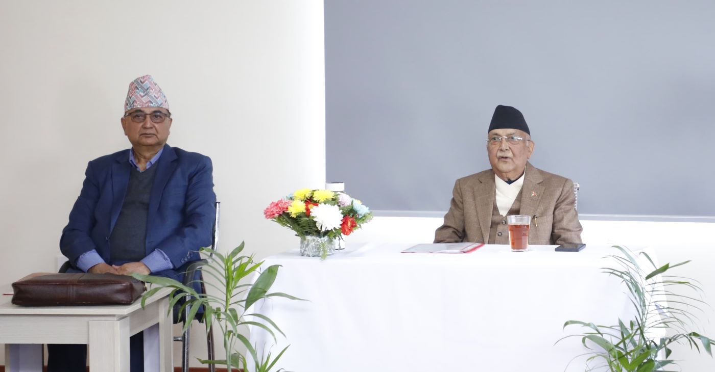 अघिल्ला दुई कार्यकालमा साथ दिएका ईश्वर पोखरेल अब ओलीलाई हराउने दाउमा