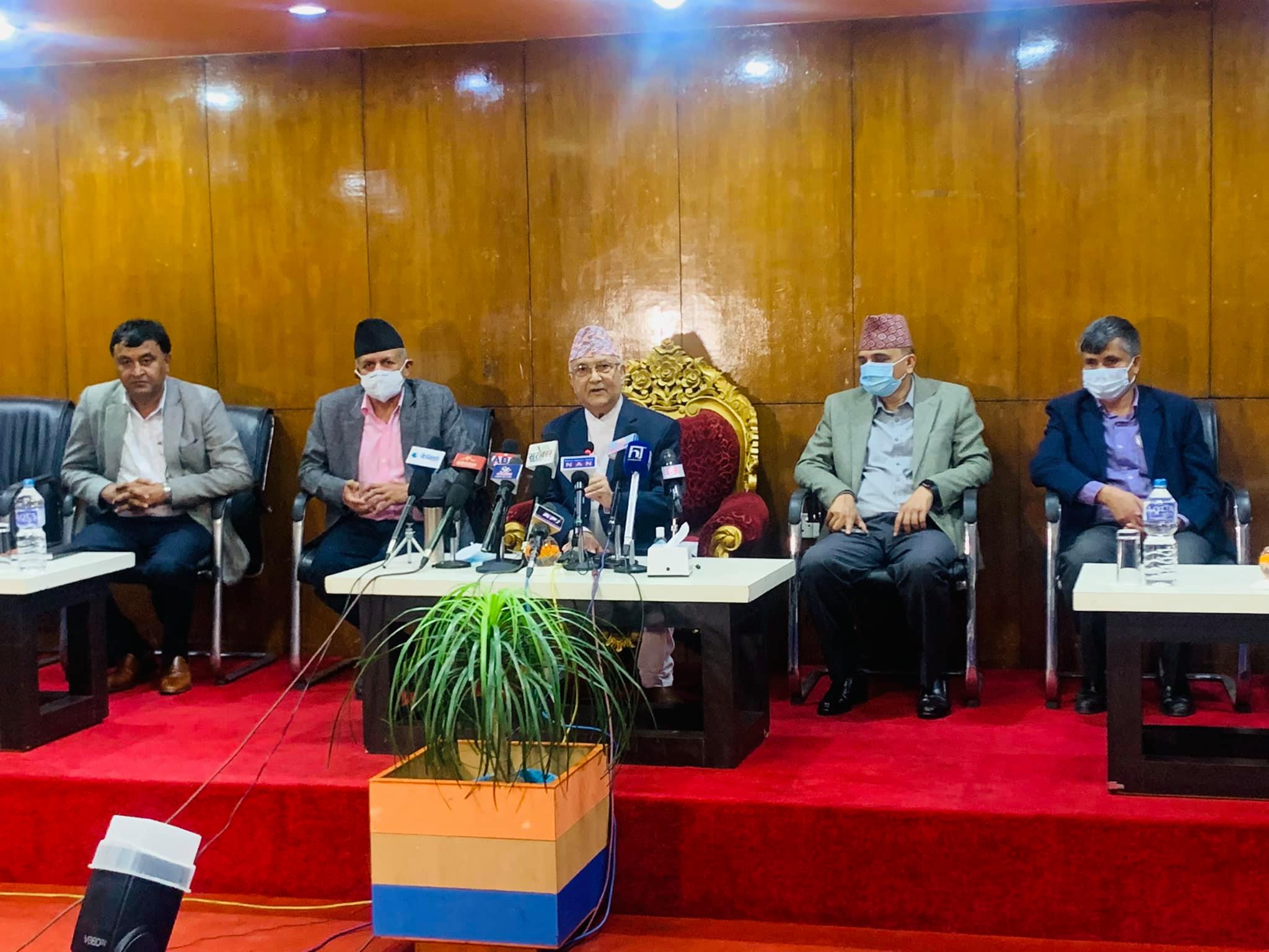 पहिले बोलेको सच्याउँदै ओलीले भने- दुई पाइलटले पार्टी चलाउन नसक्ने रहेछ
